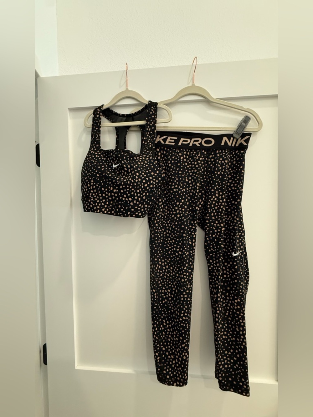 Nike Pro Dri-FIT Matching Set (Leggings + Sports Bra) Black/Tan Size M (Fits S)